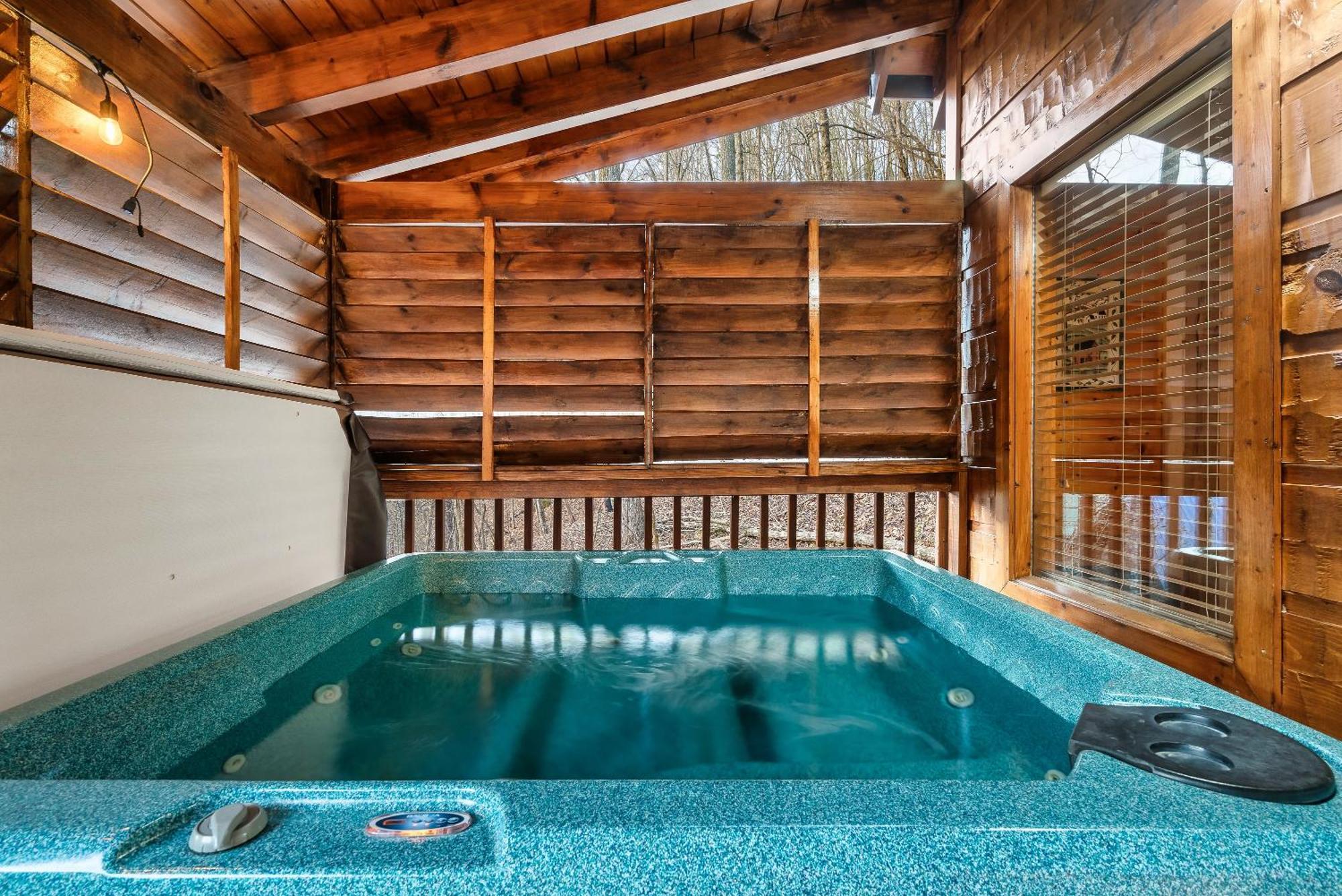 Private! Hot Tub, Views, & Games * Sevierville